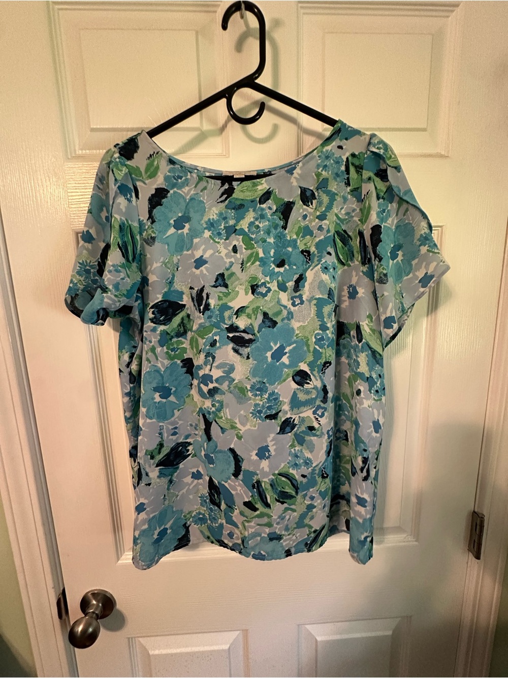 LOFT Blue Floral Short Sleeve Blouse